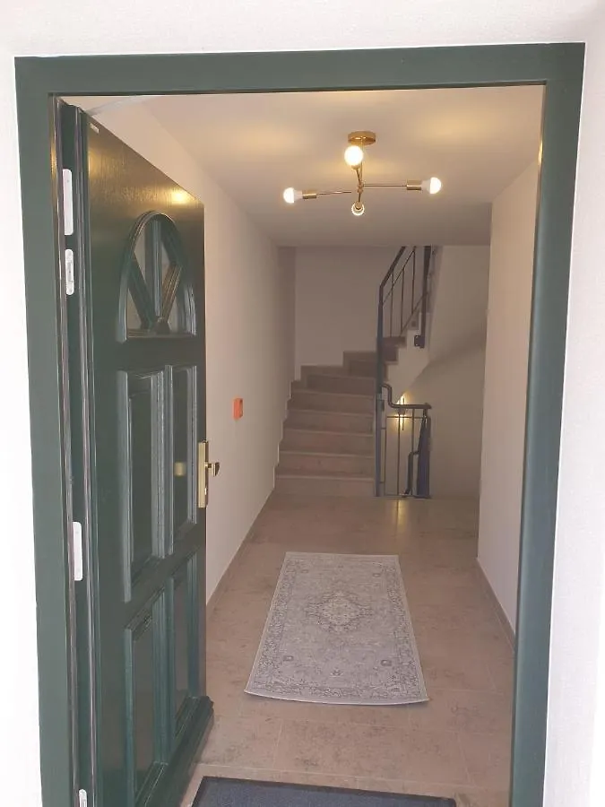 Exklusive Neubau Dachterrassenwohnung Mit Wohnungslift In Vierfamilienvilla Munich Germany