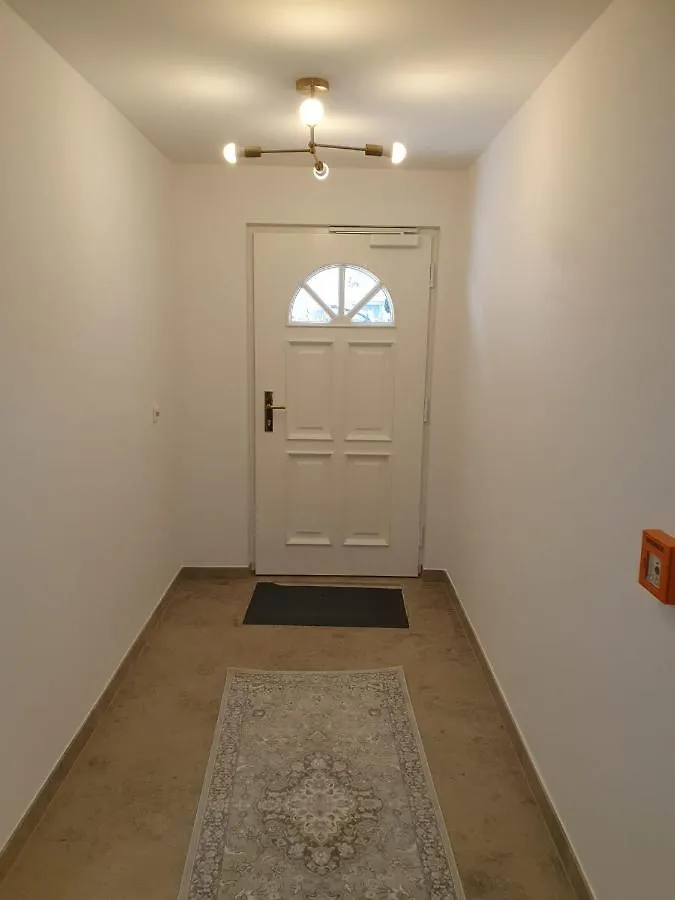 Apartment Exklusive Neubau Dachterrassenwohnung Mit Wohnungslift In Vierfamilienvilla Munich Germany