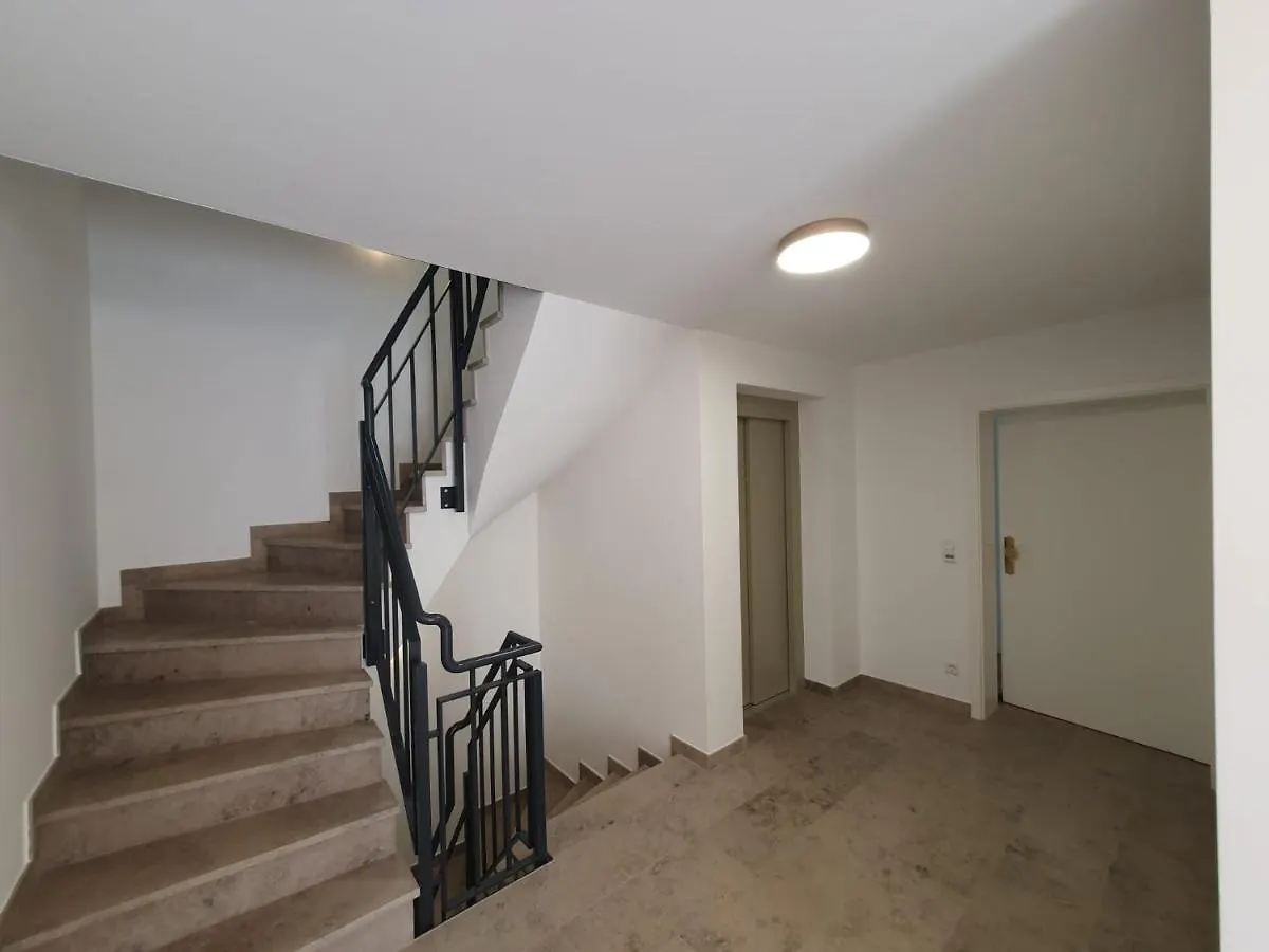 Apartment Exklusive Neubau Dachterrassenwohnung Mit Wohnungslift In Vierfamilienvilla Munich Germany