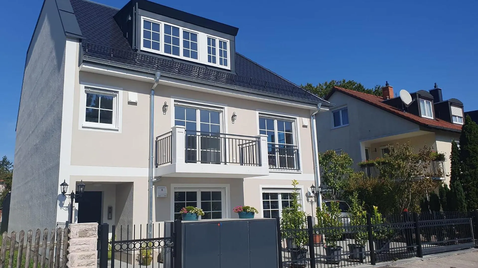 Exklusive Neubau Dachterrassenwohnung Mit Wohnungslift In Vierfamilienvilla Munich
